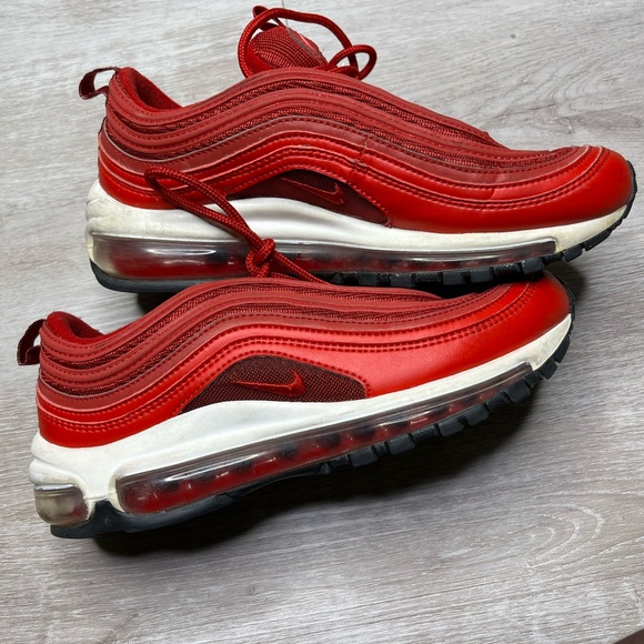 Red Women Nike - Picture 2 of 2